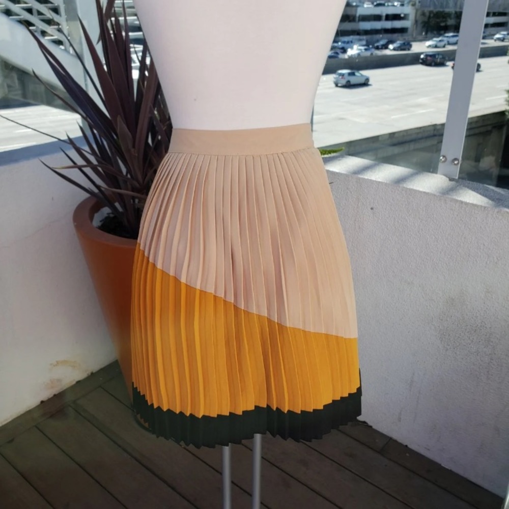 Bar III pleated skirt - Picture 2 of 4